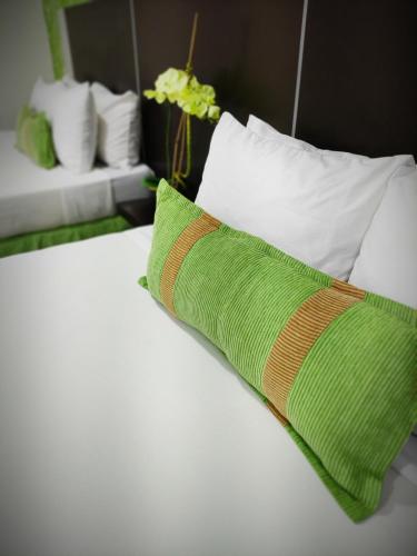2 queen beds