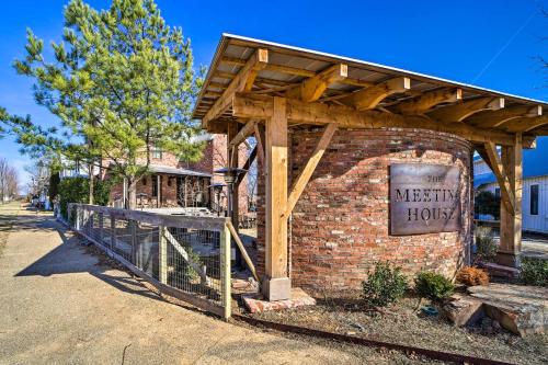 Cozy Carlton Landing Home - Near Lake Eufaula