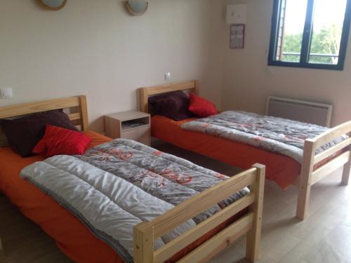2 twin beds