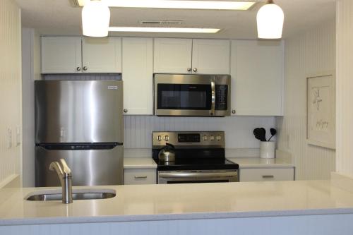 Ocean view, 2BR, 2BA Condo, St Regis 3213, Topsail, NC in North Topsail Beach, USA