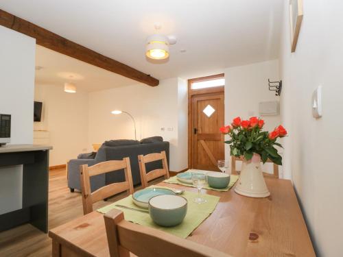 Lower Venn Granary Apartment 1