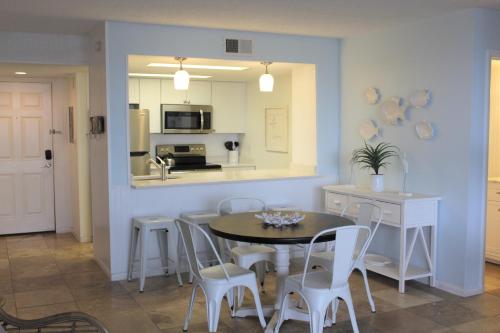 Ocean view, 2BR, 2BA Condo, St Regis 3213, Topsail, NC in North Topsail Beach, USA