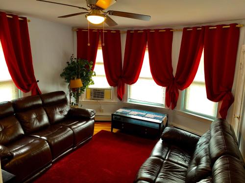 Cozy well- appointed apartment on Mas & Ri line - Apartment - Pawtucket