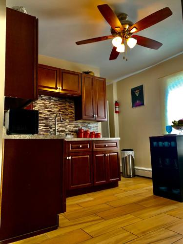 ห้องครัว, Stylish, Cozy 2BR Private Apt, 1st Floor, Well-Appointed, Near Providence, MA, RI Line, I-95 Access in พาวทักเกต (RI)