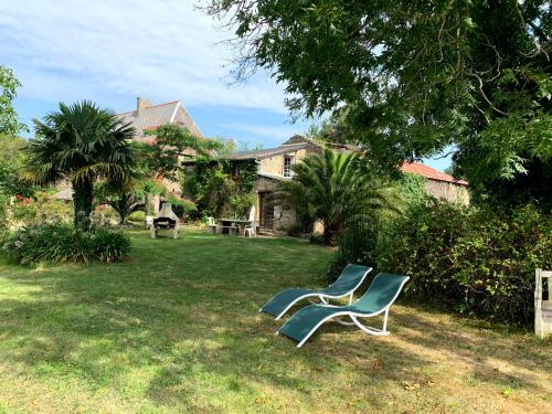 حديقة, Gites Du Manoir Du Haut Salmon in La Buzardiere