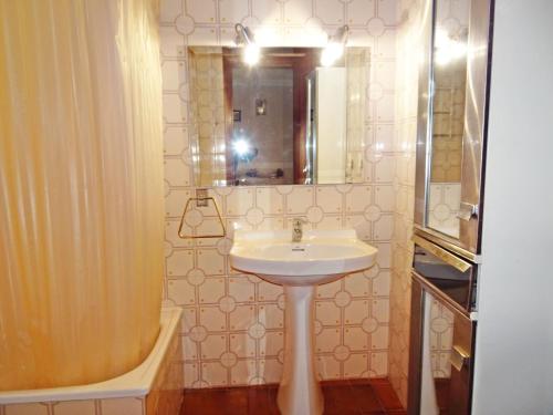 Three-Bedroom Apartment image 9