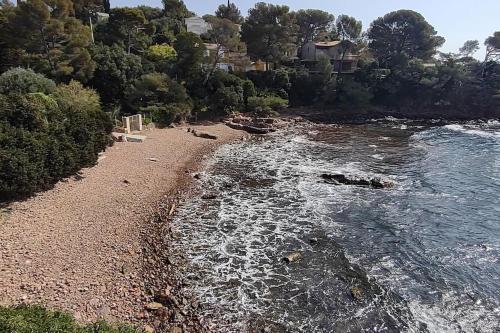 VILLA PIEDS DANS L'EAU VUE MER DANS DOMAINE PRIVE gîte à louer Port Santa-Lucia