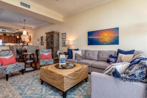 Calm Seas - Holiday Isle #119 - Tremendous views, a beautiful gulf front pool, a heated indoor pool, jacuzzi, steam room, and Gulf view fitness center, condo in Dauphin Island, USA
