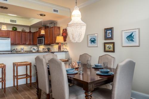 Calm Seas - Holiday Isle #119 - Tremendous views, a beautiful gulf front pool, a heated indoor pool, jacuzzi, steam room, and Gulf view fitness center, condo in Dauphin Island, USA