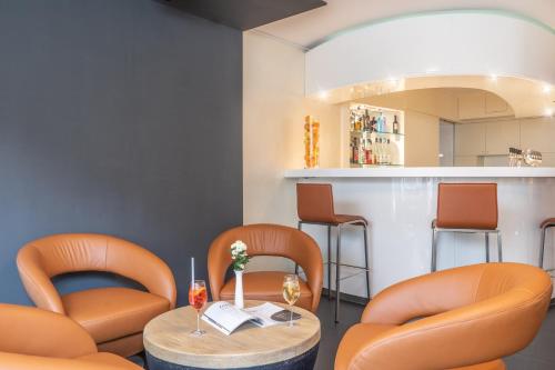 bar/salon, Galerie Hotel in Bad Reichenhall