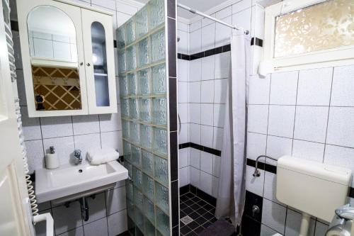 Bathroom, Thermal Garden Weninger Apartmanok in Kiskunhalas