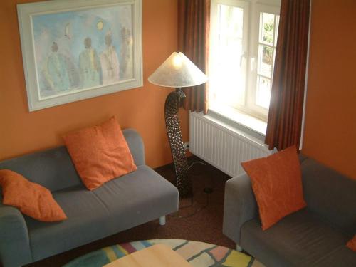 Family Room image 2