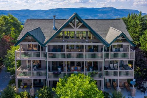 TANASI LODGE - Reunions, Retreats, Weddings, Family Getaways in Sevierville, USA
