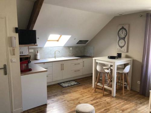 Logement à Brive, près du centre-ville et de la gare - Climatisation, fibre internet et stationnement gratuit, Brive-la-Gaillarde
