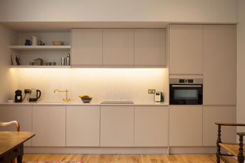 Picture of 1 Bed Georgian Apartment In Bath City Centre