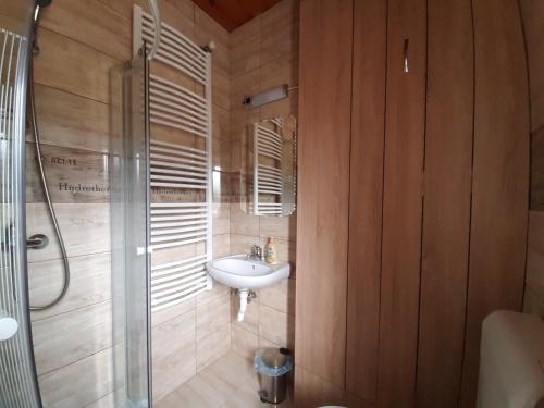 浴室, Egniss Apartman in 布加斯城