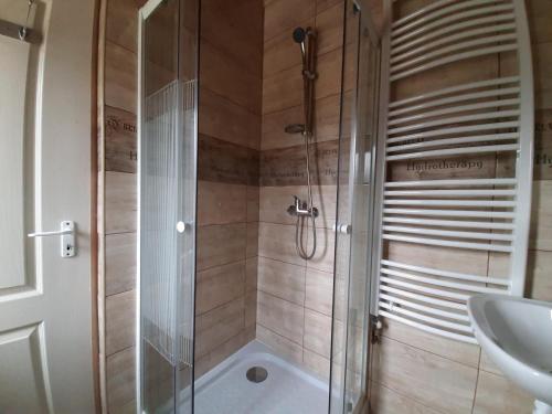 浴室, Egniss Apartman in 布加斯城