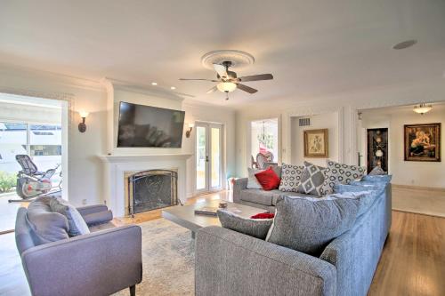 Sunny Waterfront Home in Upscale Neighborhood - image 12