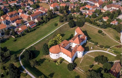 Gorgeous Home In Vinogradi Ludbreski With Kitchen