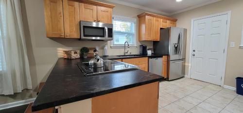 3 Bedroom SW Atlanta home away from home! in Atlanta, USA