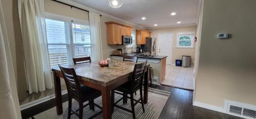 3 Bedroom SW Atlanta home away from home! in Atlanta, USA