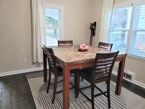 3 Bedroom SW Atlanta home away from home! in Atlanta, USA