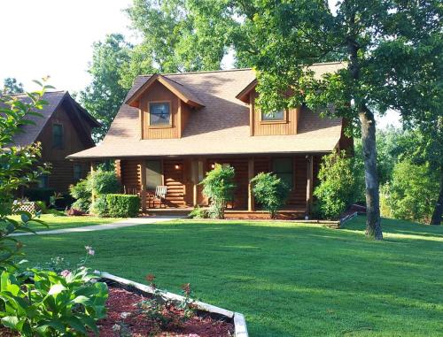 . Peaceful Retreat in Rustic Cabins and Condos at Crown Lake # 2