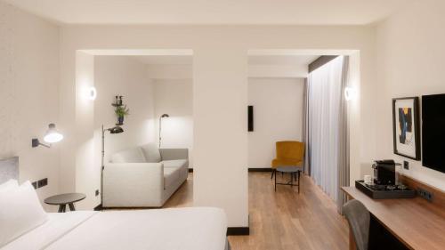 348550713 Radisson Blu 1882 Hotel, Barcelona Sagrada Familia