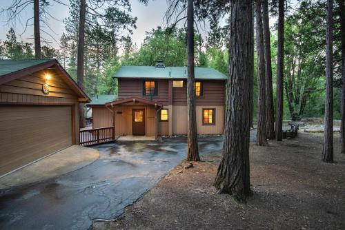 Bassett's Cabin - Wawona