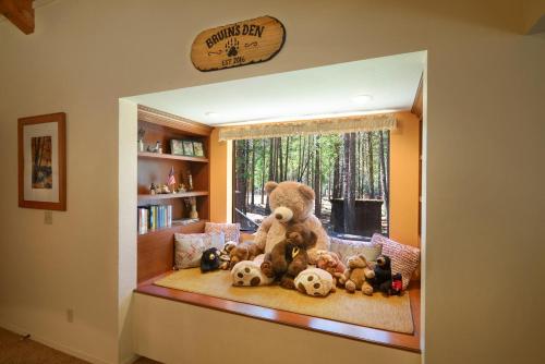 Bruin's Den - image 11