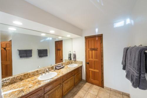 Four Seasons - 3BR/4BA Holiday Home - image 10