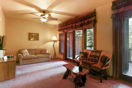 Little Ahwahnee Inn Holiday Home - 2BR/2.5BA - image 7