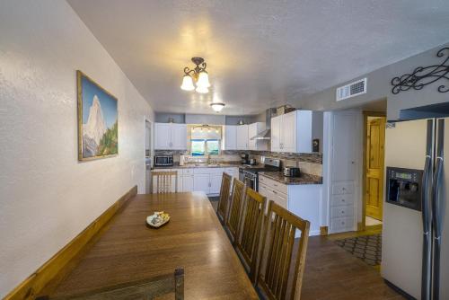 Magic Escape - 3BA 2BA Home - image 8