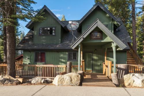 Yosemite Aviary - 5BR/4BA Holiday Home - image 2
