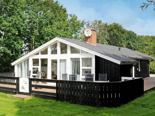8 person holiday home in Hemmet