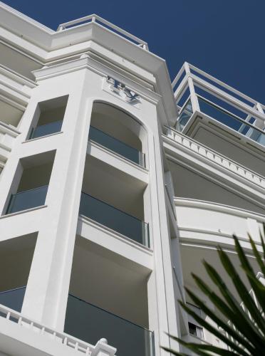 Hotel Tiffany's - image 4