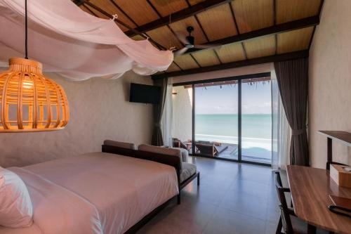 The Flow Samui Beach Resort Room Type - Beach Front Pool Access