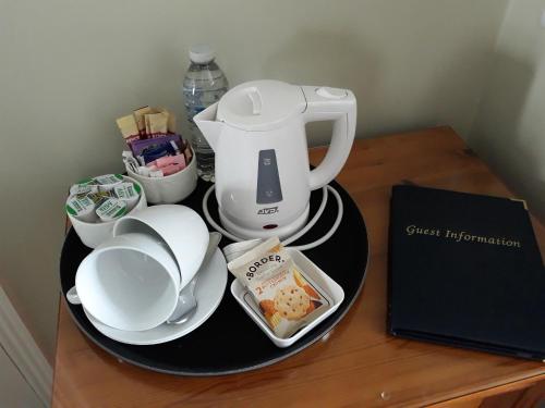 Breakers Bed and Breakfast - image 3