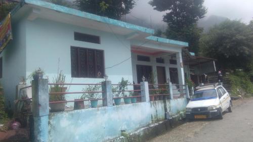 Chandarshila hike homestay