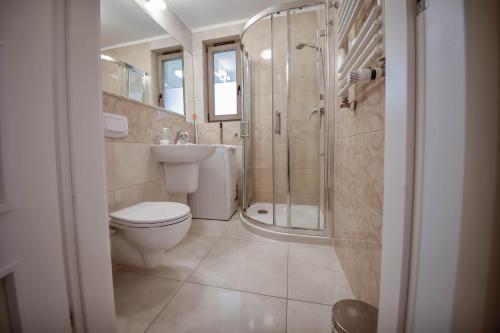 One-Bedroom Apartment image 10
