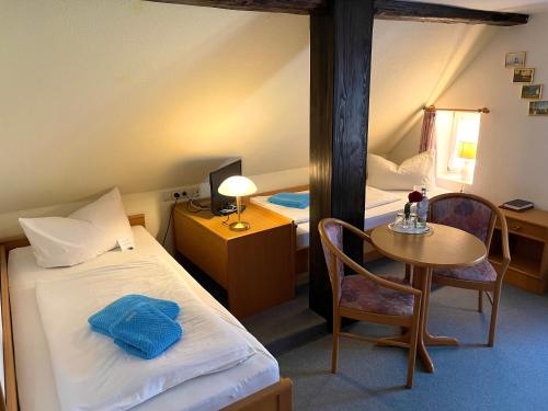 2 twin beds