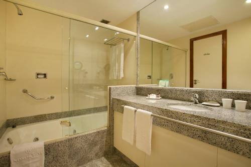 Windsor Asturias Windsor Astúrias is a popular choice amongst travelers in Rio De Janeiro, whether exploring or just passing through. The hotel offers a wide range of amenities and perks to ensure you have a great ti