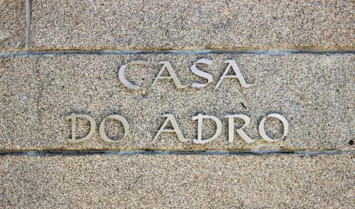 . Casa do Adro de Parada