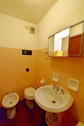 Bathroom, Carlo Magno Studio in Campo Carlo Magno