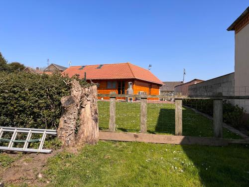 Dārzs, Le chalet in Saint-Quentin-la-Motte-Croix-au-Bailly