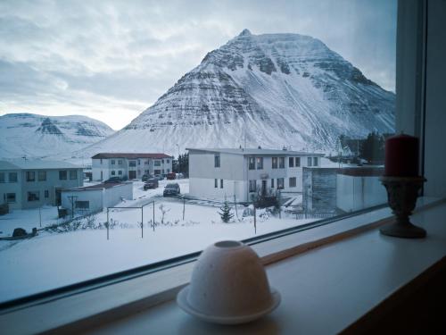 B&B Bolungarvík - Apartment with Amazing Mountain View - Bed and Breakfast Bolungarvík