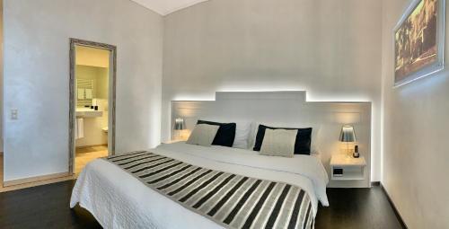 Superior Plus Twin Room with Lake View image 9