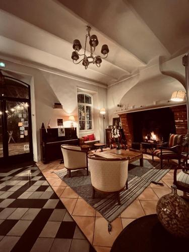 Logis Hôtel La Bellaudière (Logis Hotel La Bellaudiere) in 格拉斯