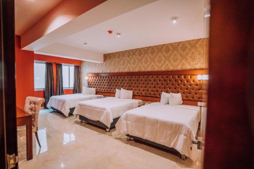3 double beds