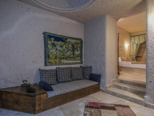 Kalsedon Cave Suites